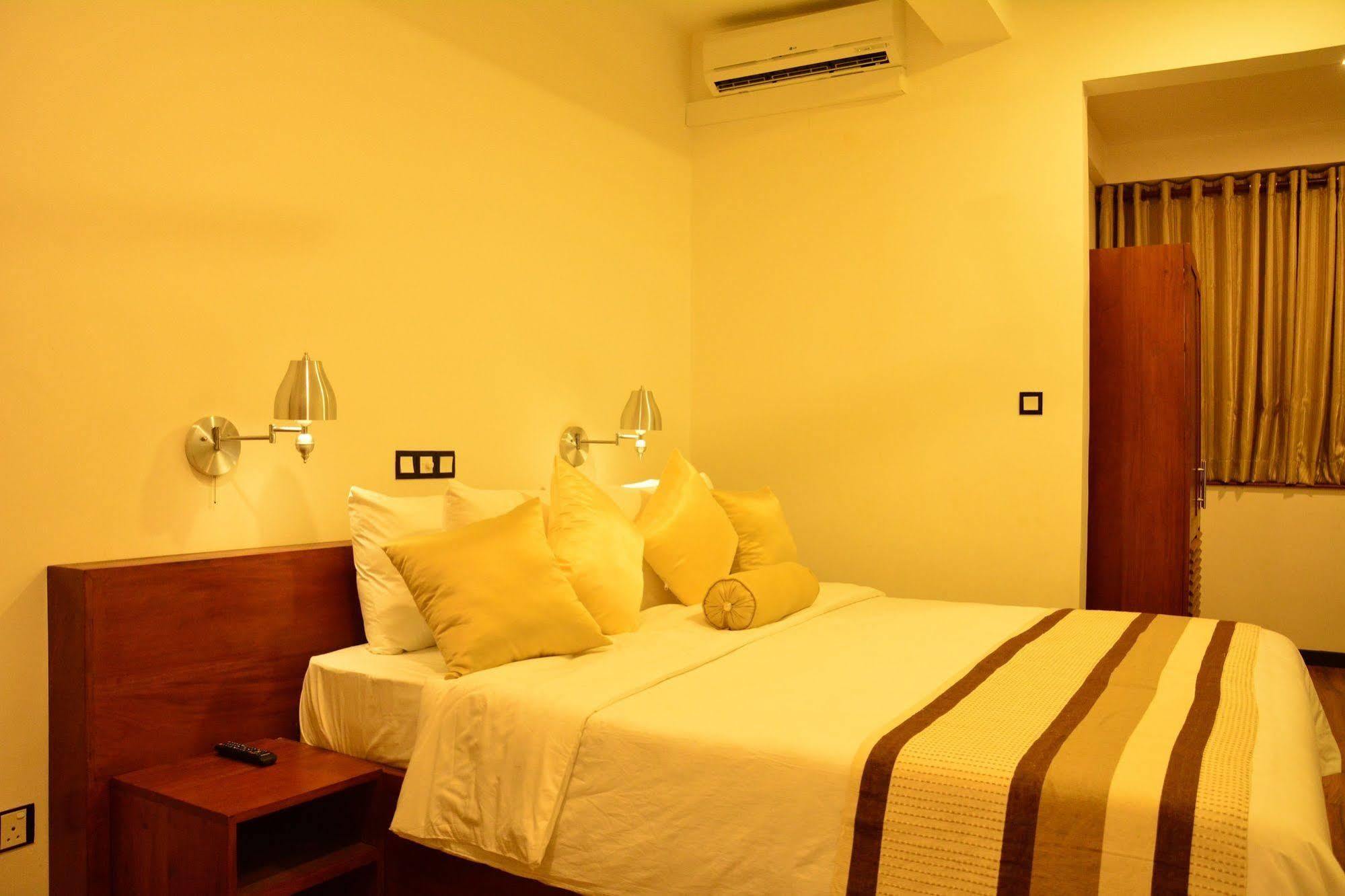 Gloria Grand Hotel Unawatuna Exterior photo