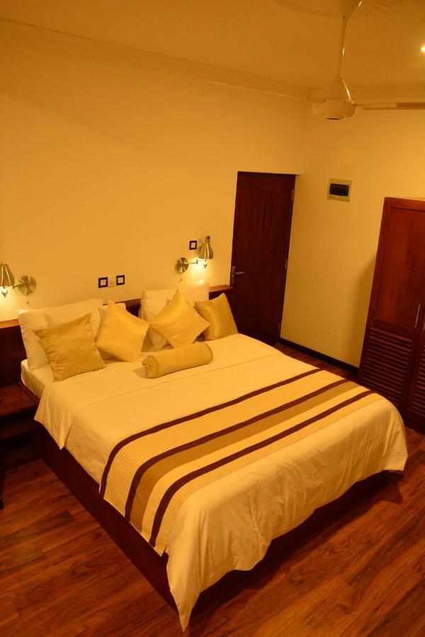 Gloria Grand Hotel Unawatuna Exterior photo